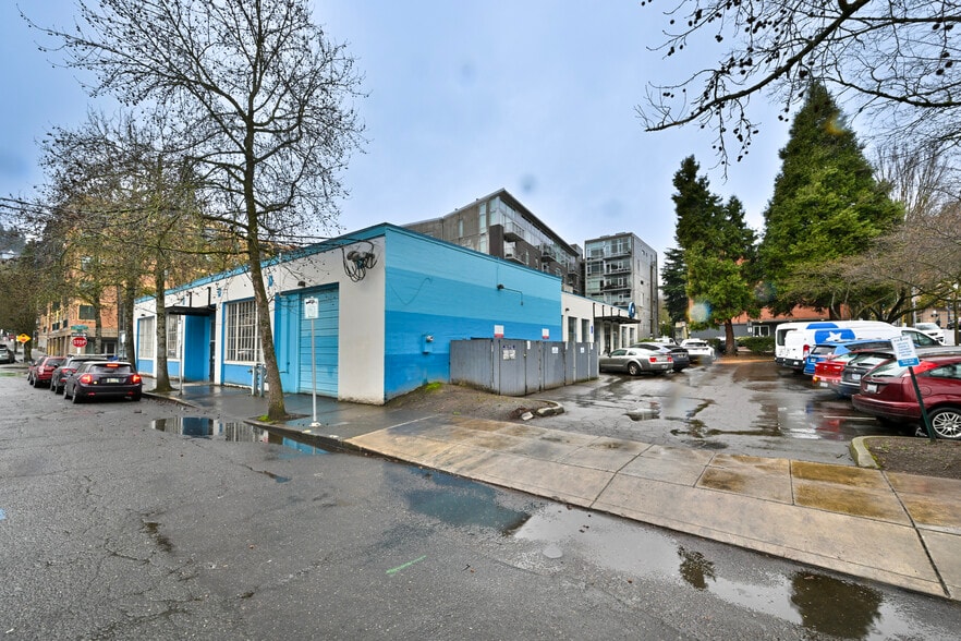 1701 SW Jefferson St, Portland, OR for lease - Building Photo - Image 3 of 14