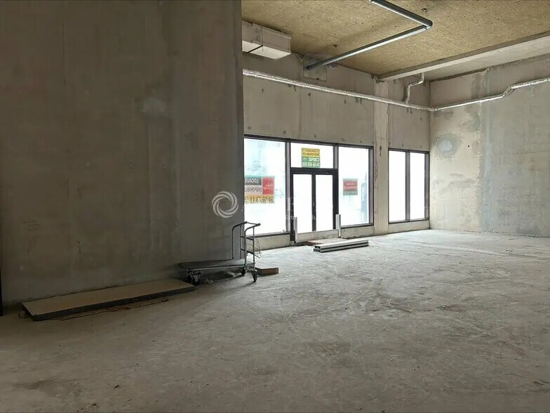Retail in Nîmes for lease - Interior Photo - Image 2 of 5