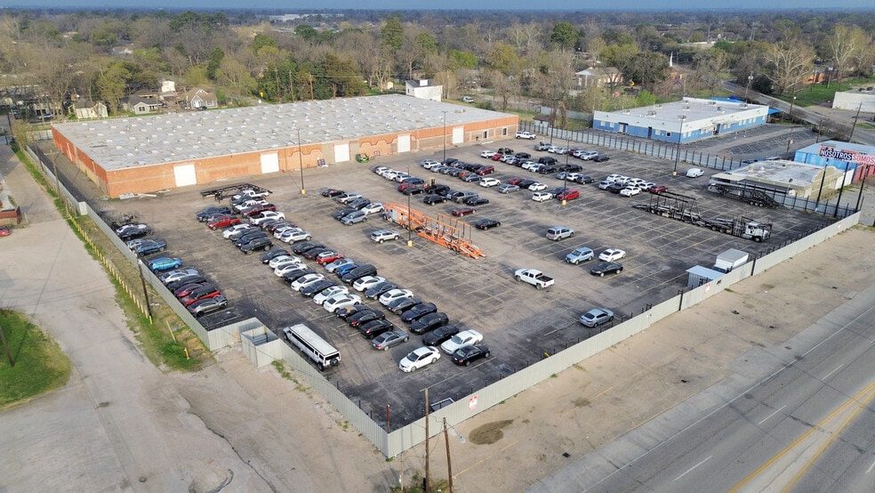 Auto Recon Center for Lease/Sale - Warehouse