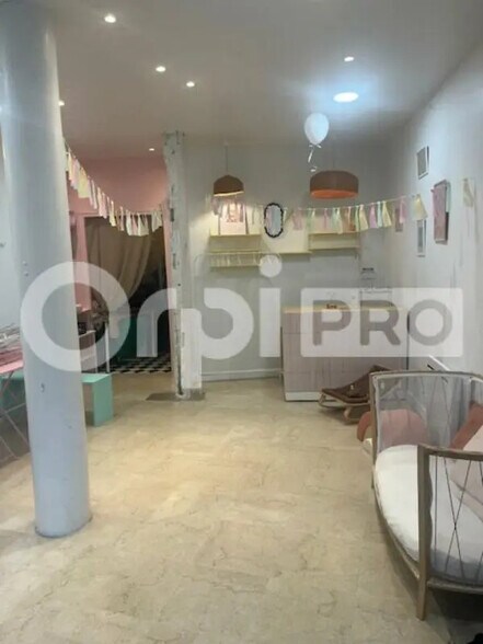 Retail in Limoges for lease - Building Photo - Image 3 of 5