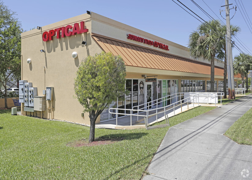 10700-10776 SW 72nd St, Miami, FL for lease - Building Photo - Image 3 of 4