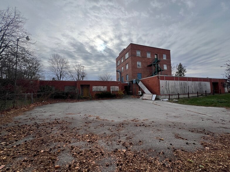 120 N Locust St, Adrian, MI for sale - Building Photo - Image 2 of 4