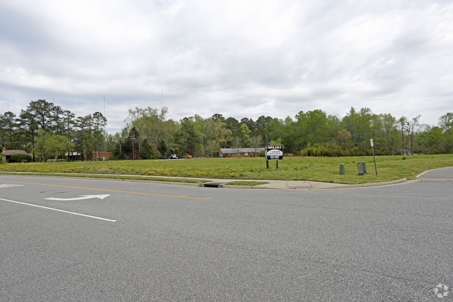 2137 Starmount Pky, Chesapeake, VA for sale - Primary Photo - Image 1 of 1