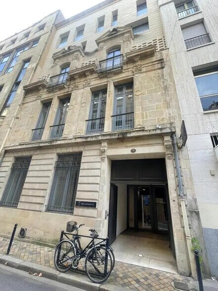 Office in Bordeaux for lease - Building Photo - Image 1 of 14