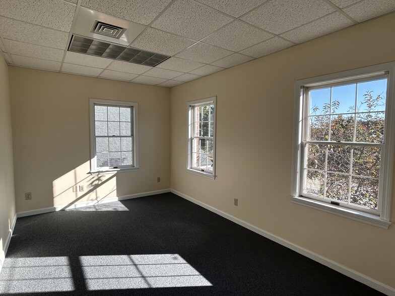 875 Greenland Rd, Portsmouth, NH for lease - Building Photo - Image 3 of 4