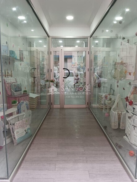 Retail in Aspe for lease - Building Photo - Image 3 of 7