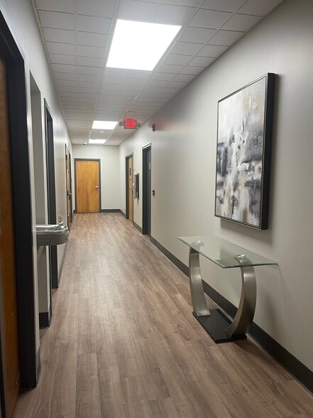 745 Craig Rd, Creve Coeur, MO for lease - Interior Photo - Image 3 of 5