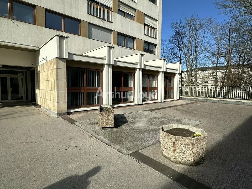 Office in Châlons-en-Champagne for lease Building Photo- Image 1 of 8