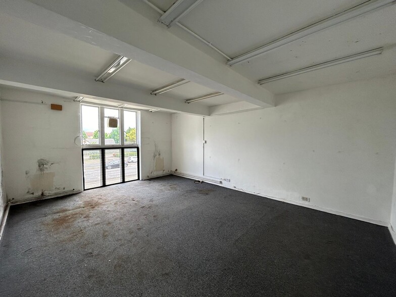 Eastern Ave, Dunstable for sale - Interior Photo - Image 3 of 22