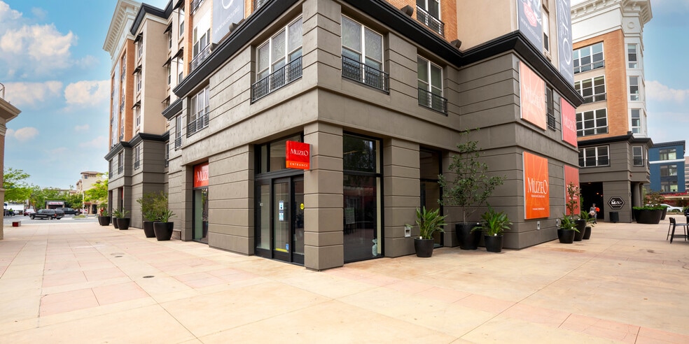 184 W Center Street Promenade, Anaheim, CA for lease - Building Photo - Image 3 of 7