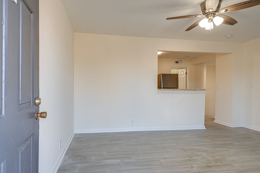 501 Cedarmont Dr, Antioch, TN for sale - Building Photo - Image 3 of 61