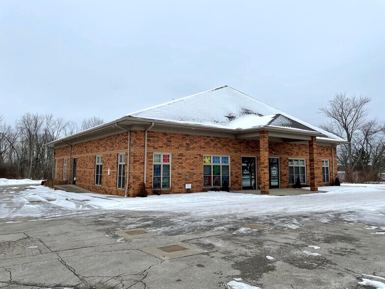 13801 W Center St, Burton, OH 44021