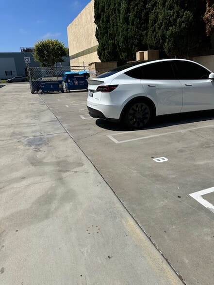 5395 Industrial Dr, Huntington Beach, CA for lease - Building Photo - Image 3 of 11