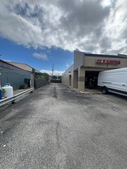 111-123 N Kings Ave, Brandon, FL for lease - Building Photo - Image 3 of 13