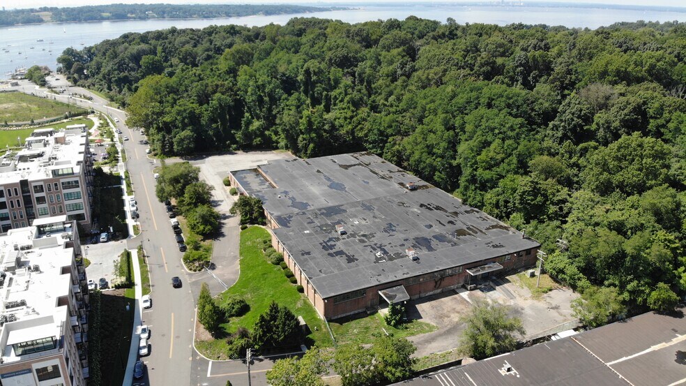 40 Garvies Point Rd, Glen Cove, NY 11542