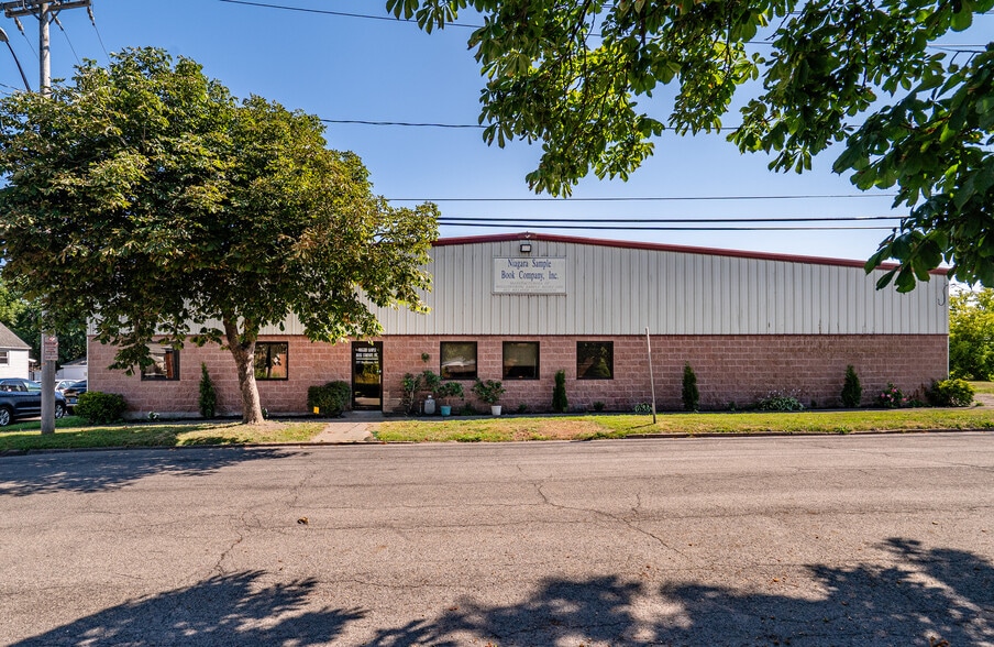 1717 Mackenna Ave, Niagara Falls, NY for sale - Building Photo - Image 1 of 26