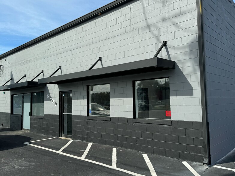 8307-8309 Atlantic Blvd, Jacksonville, FL for lease - Building Photo - Image 3 of 10