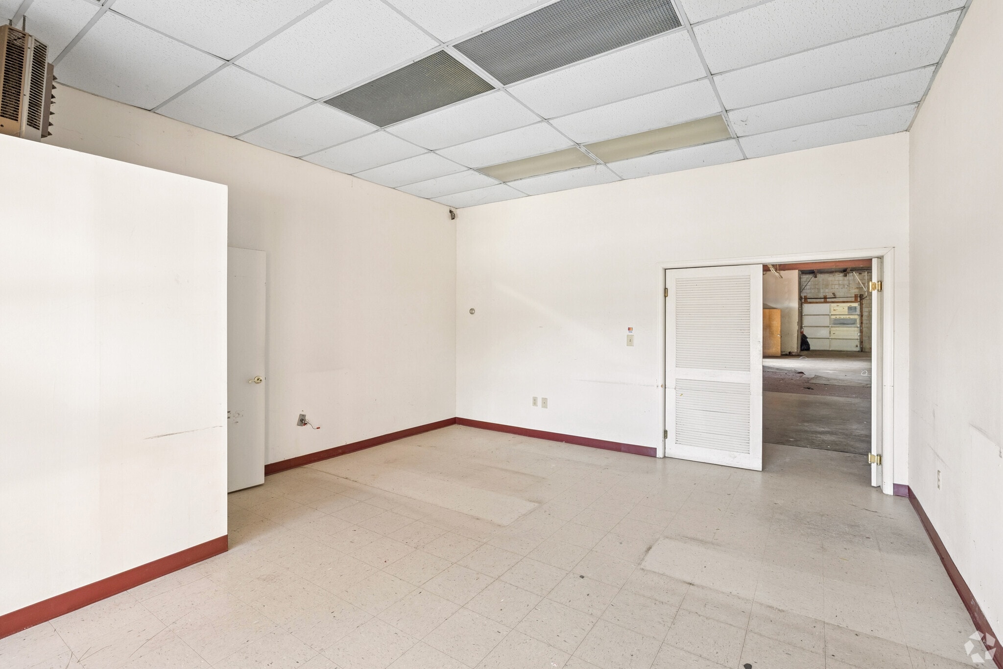 15700-15710 Jefferson Davis Hwy, Colonial Heights, VA for lease Interior Photo- Image 1 of 5