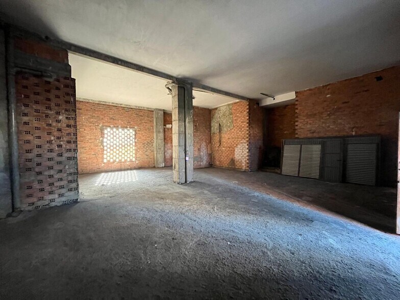 Retail in Oviedo, Asturias for sale - Interior Photo - Image 2 of 9