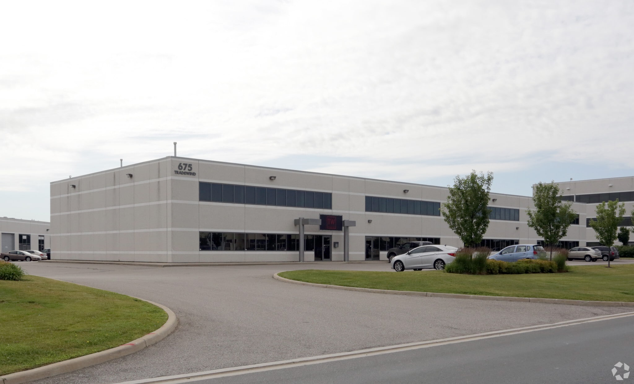 675 Tradewind Dr, Hamilton, ON for sale Primary Photo- Image 1 of 1