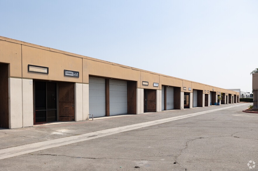 2017 W Commonwealth Ave, Fullerton, CA for lease - Building Photo - Image 2 of 4