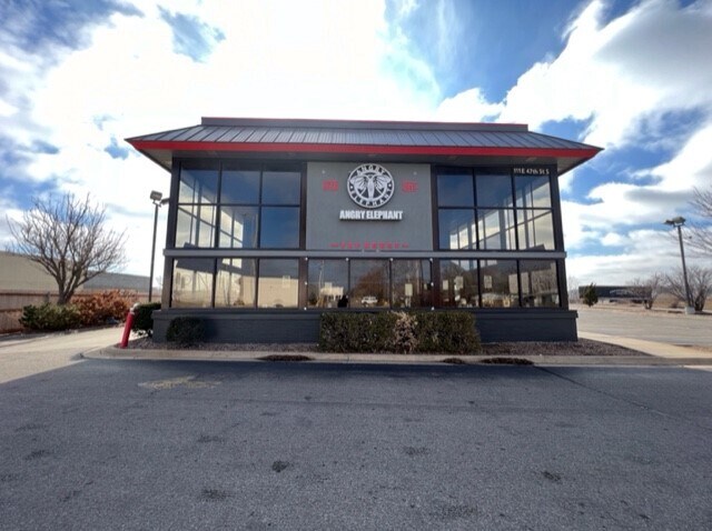 111 E 47th St S, Wichita, KS for sale - Building Photo - Image 2 of 16