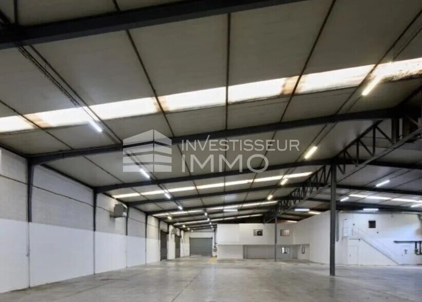 Flex in Morangis for lease - Interior Photo - Image 3 of 5