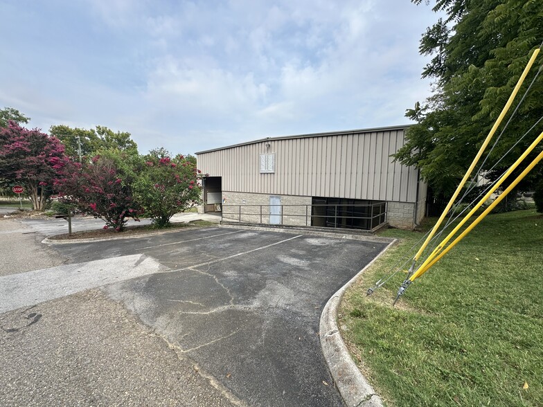 5911 Echo Dr, Knoxville, TN for lease - Building Photo - Image 3 of 18