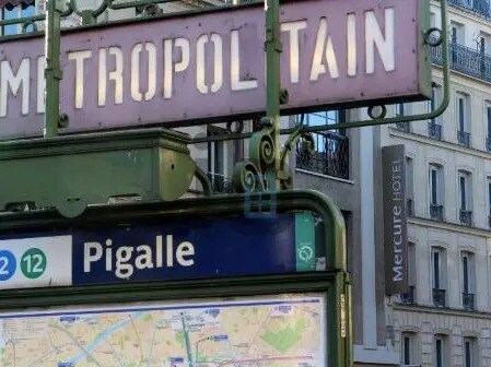 Retail in Paris for lease - Building Photo - Image 1 of 2