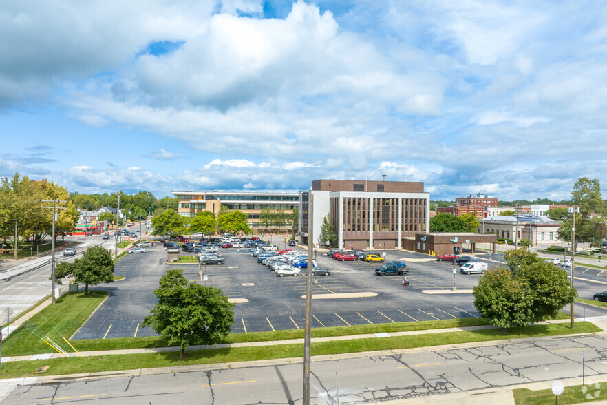 301 W Michigan Ave, Ypsilanti, MI for lease - Building Photo - Image 2 of 27