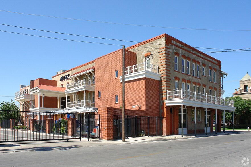 118 N Medina, San Antonio, TX for lease - Building Photo - Image 3 of 22
