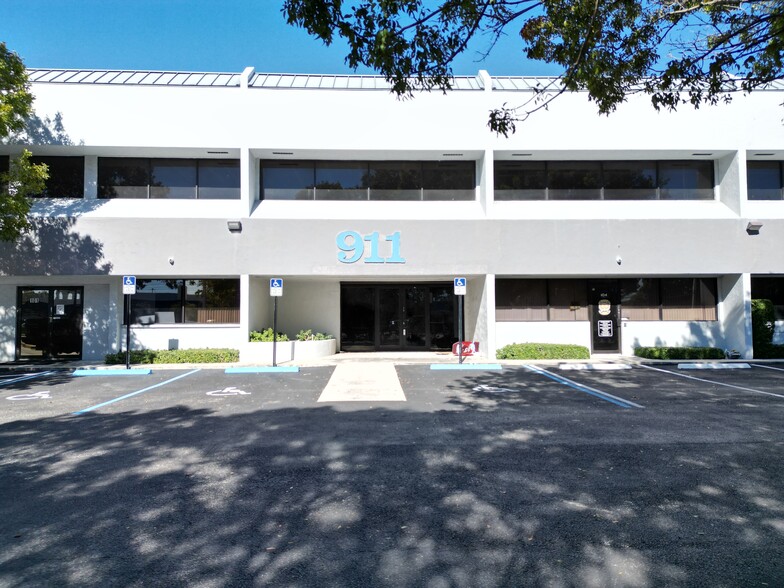 911 E Atlantic Blvd, Pompano Beach, FL for lease - Building Photo - Image 1 of 11