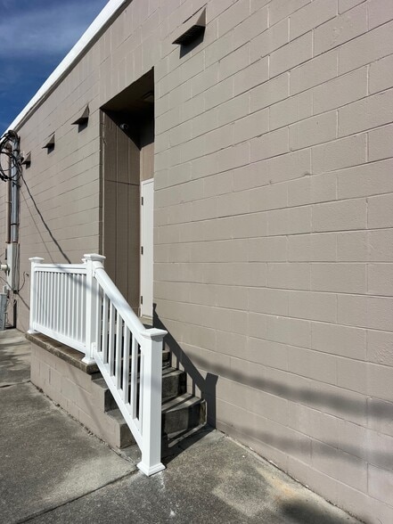 1305 Arendell, Morehead City, NC for lease - Building Photo - Image 2 of 7