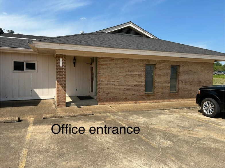 711 Highway 82 W, Greenwood, MS for sale - Building Photo - Image 2 of 22