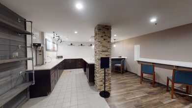 1011 3rd Ave, Huntington, WV for lease Interior Photo- Image 2 of 8