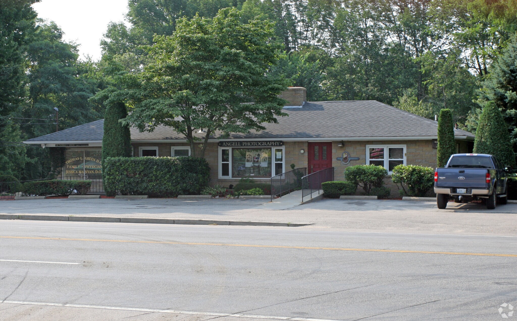 688 Frenchtown Rd, East Greenwich, RI for sale Primary Photo- Image 1 of 1