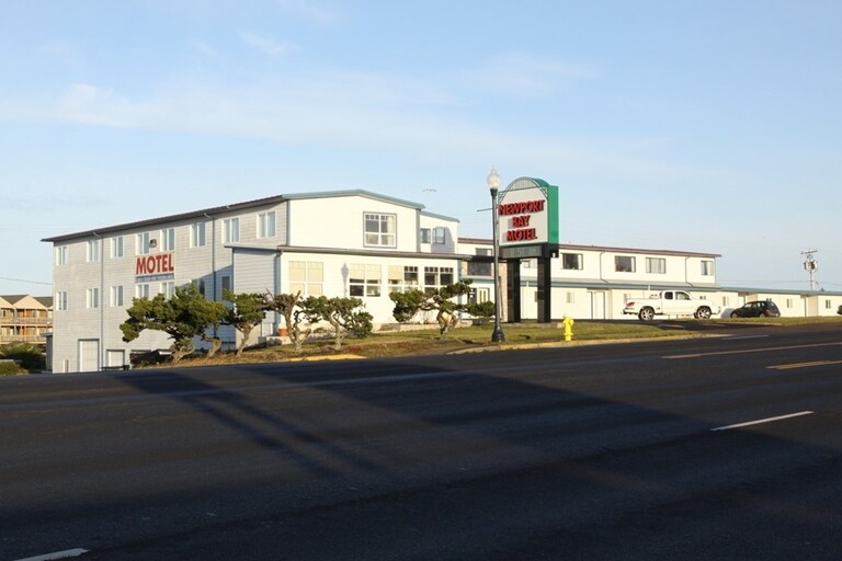 754 SW Coast Hwy, Newport, OR for sale - Primary Photo - Image 1 of 1