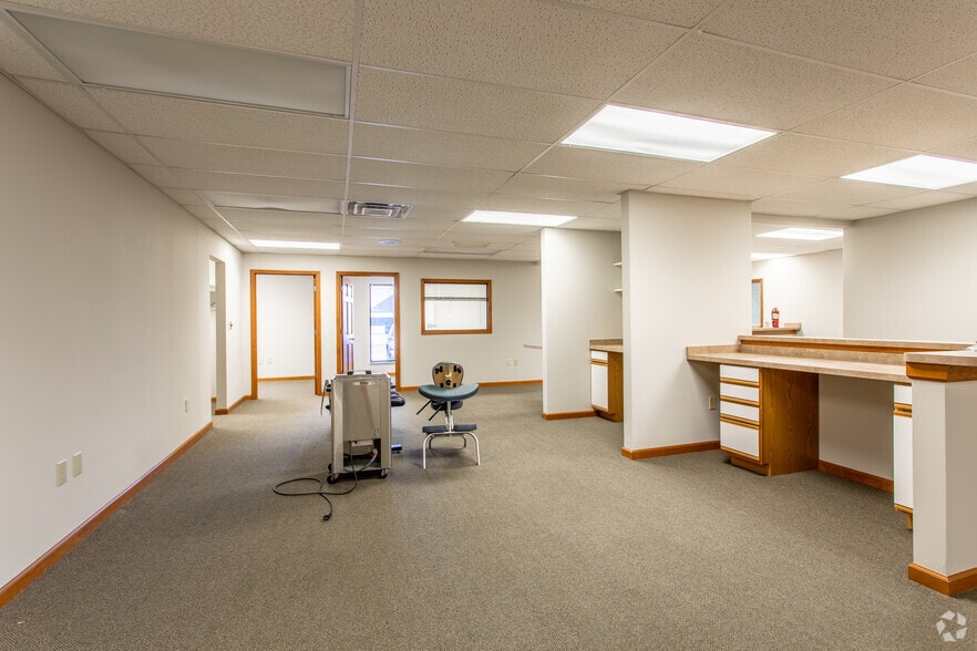 8940 Kingsridge Dr, Centerville, OH for sale - Interior Photo - Image 3 of 28