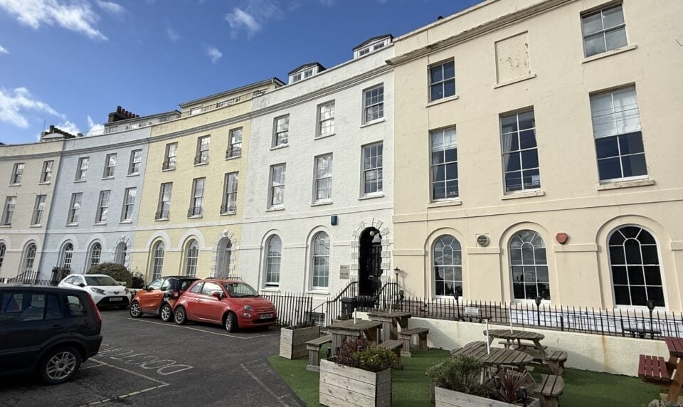 2 Den Crescent, Teignmouth for sale - Primary Photo - Image 1 of 12