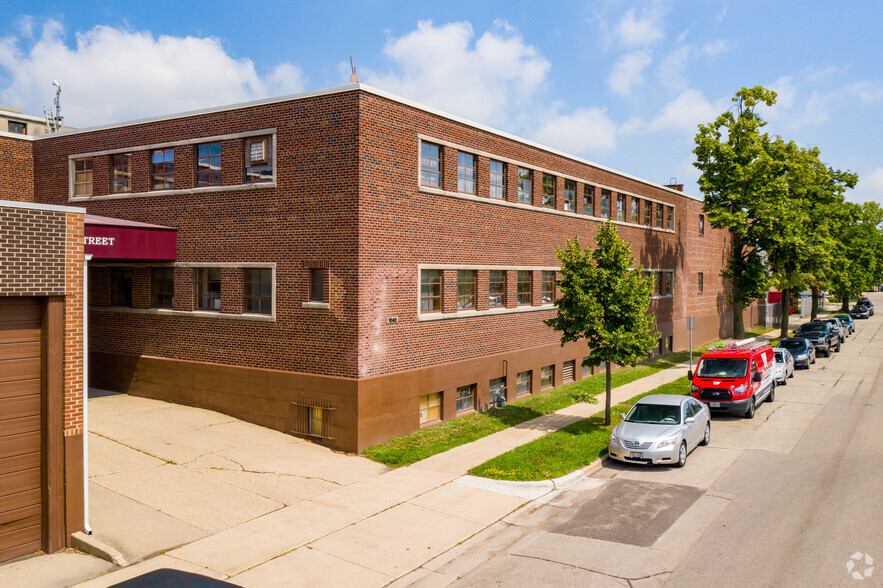 1040 E Main St, Madison, WI for lease - Building Photo - Image 1 of 5