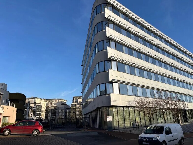 1 Rue Raoul Dautry, Ermont for lease - Building Photo - Image 2 of 28