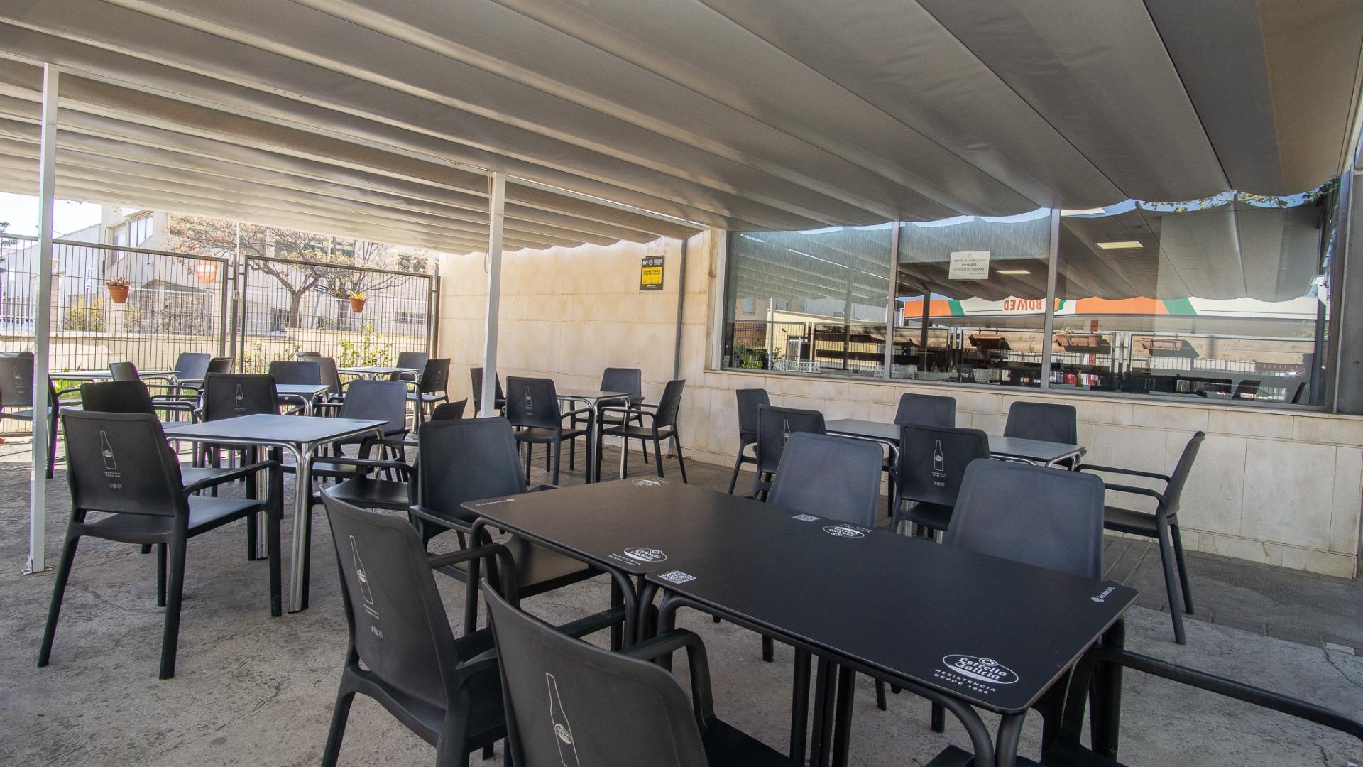 Retail in Elda for lease Building Photo- Image 1 of 11