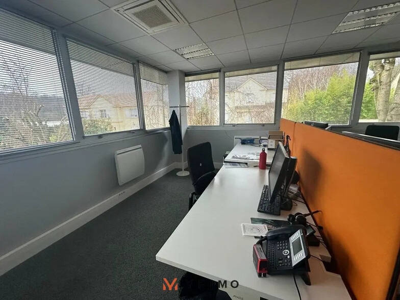 Office in SAINT-GERMAIN-EN-LAYE for lease - Interior Photo - Image 2 of 4