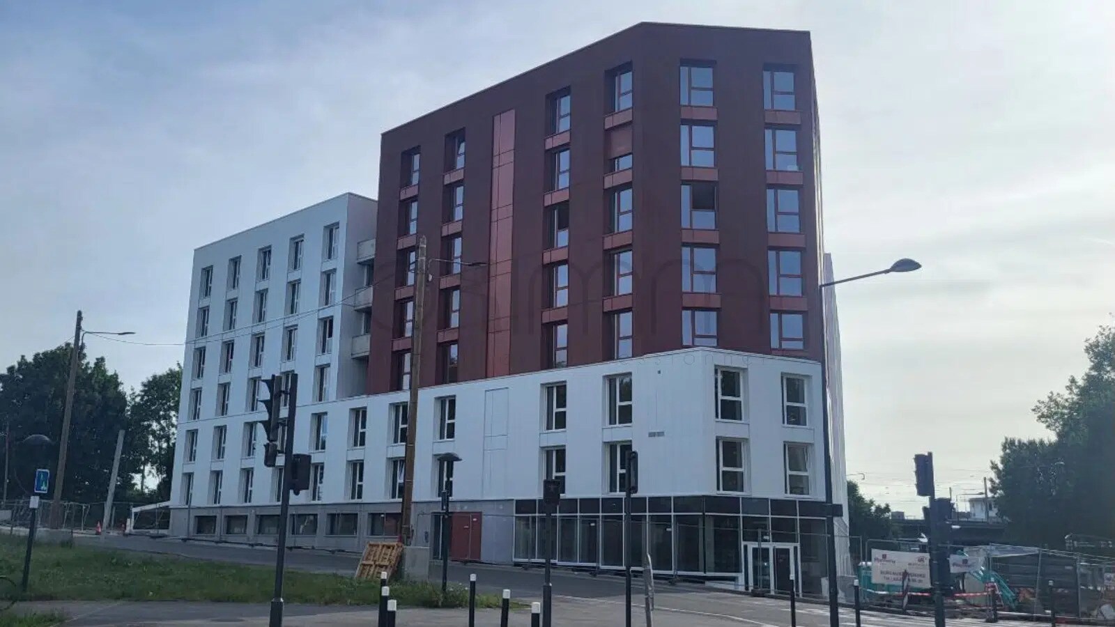 Office in Lens for lease Building Photo- Image 1 of 8