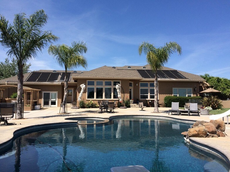 15944 E Kettleman Ln, Lodi, CA 95240