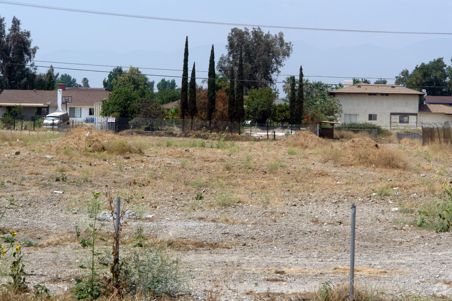 NEC Foothill Blvd. & N. Spruce Ave, Rialto, CA for sale - Building Photo - Image 2 of 3