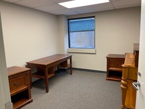 195 Federal Rd, Brookfield, CT for lease Interior Photo- Image 1 of 3