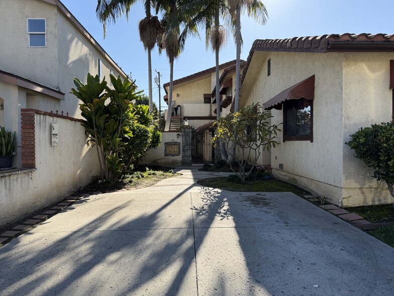 246 E Hullett St, Long Beach, CA for sale - Building Photo - Image 1 of 6