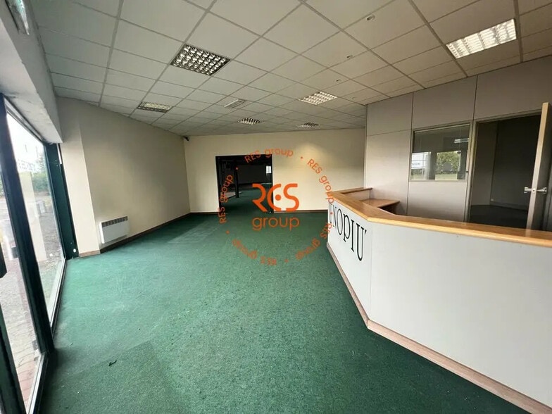 Office in Cadaujac for lease - Interior Photo - Image 3 of 12