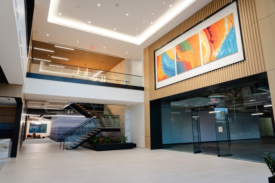 5600 Headquarters Dr, Plano, TX for lease - Lobby - Image 2 of 5